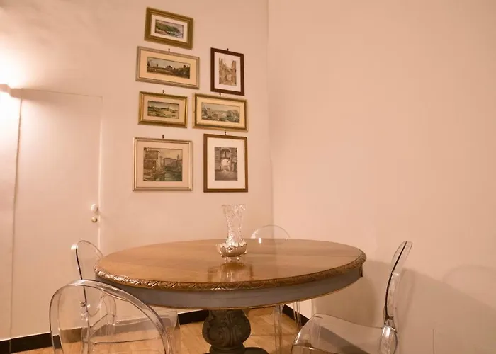 La Loggia Delle Regine Historic Center In A Period Building, Facing The Aquarium With Wi Fi And Ac Apartmán *