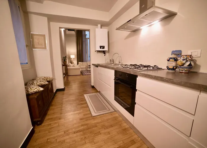 Apartmán La Loggia Delle Regine Historic Center In A Period Building, Facing The Aquarium With Wi Fi And Ac *